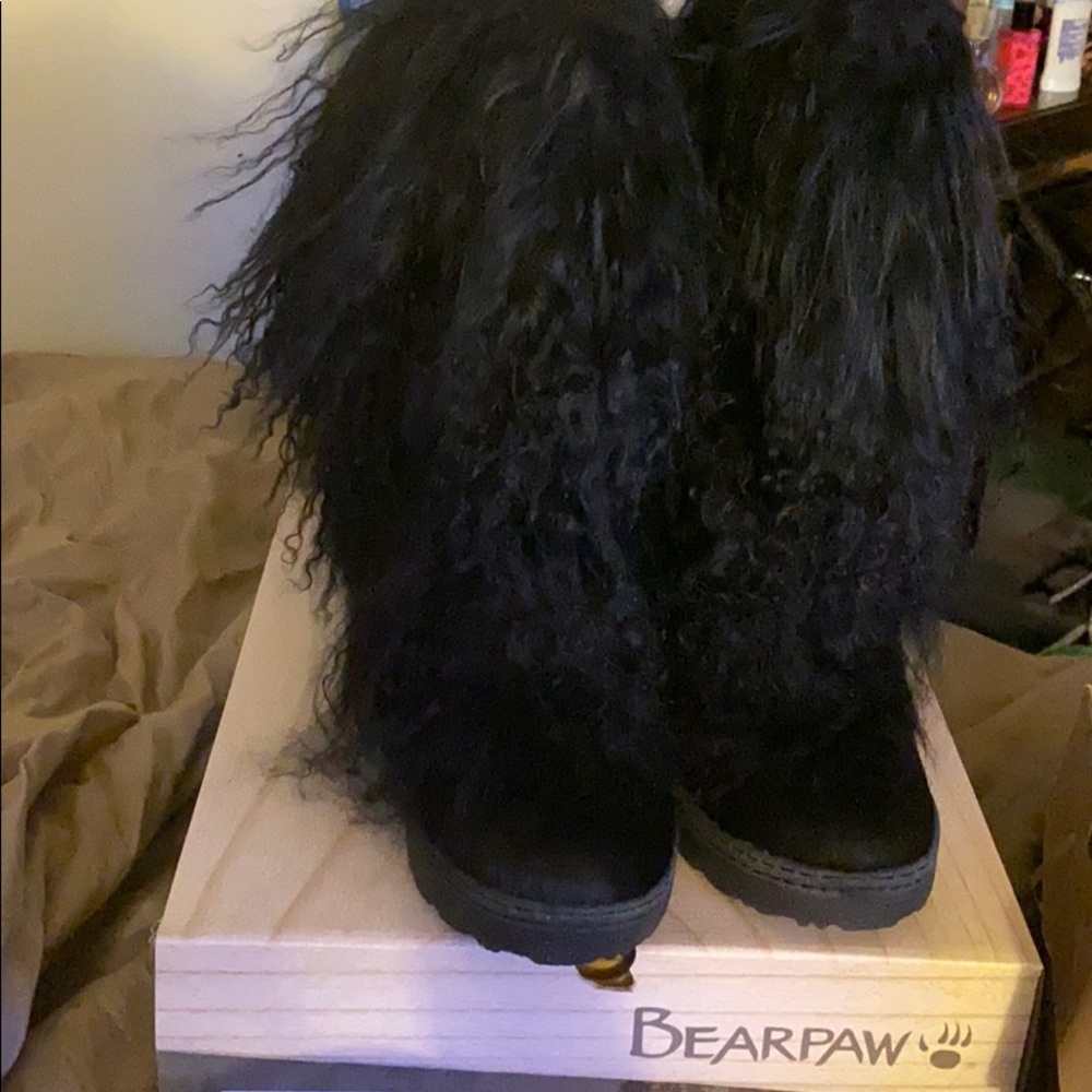 Bearpaw Boetis Boot Size 8 Brand New in the box